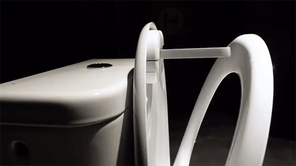 トイレの便座を下げるロボット・アームが家庭に平和をもたらす