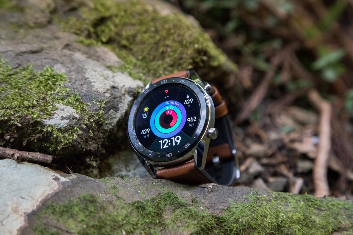 スポーツウォッチと腕時計のいいとこどり。バッテリー持ち2週間のGPS 
