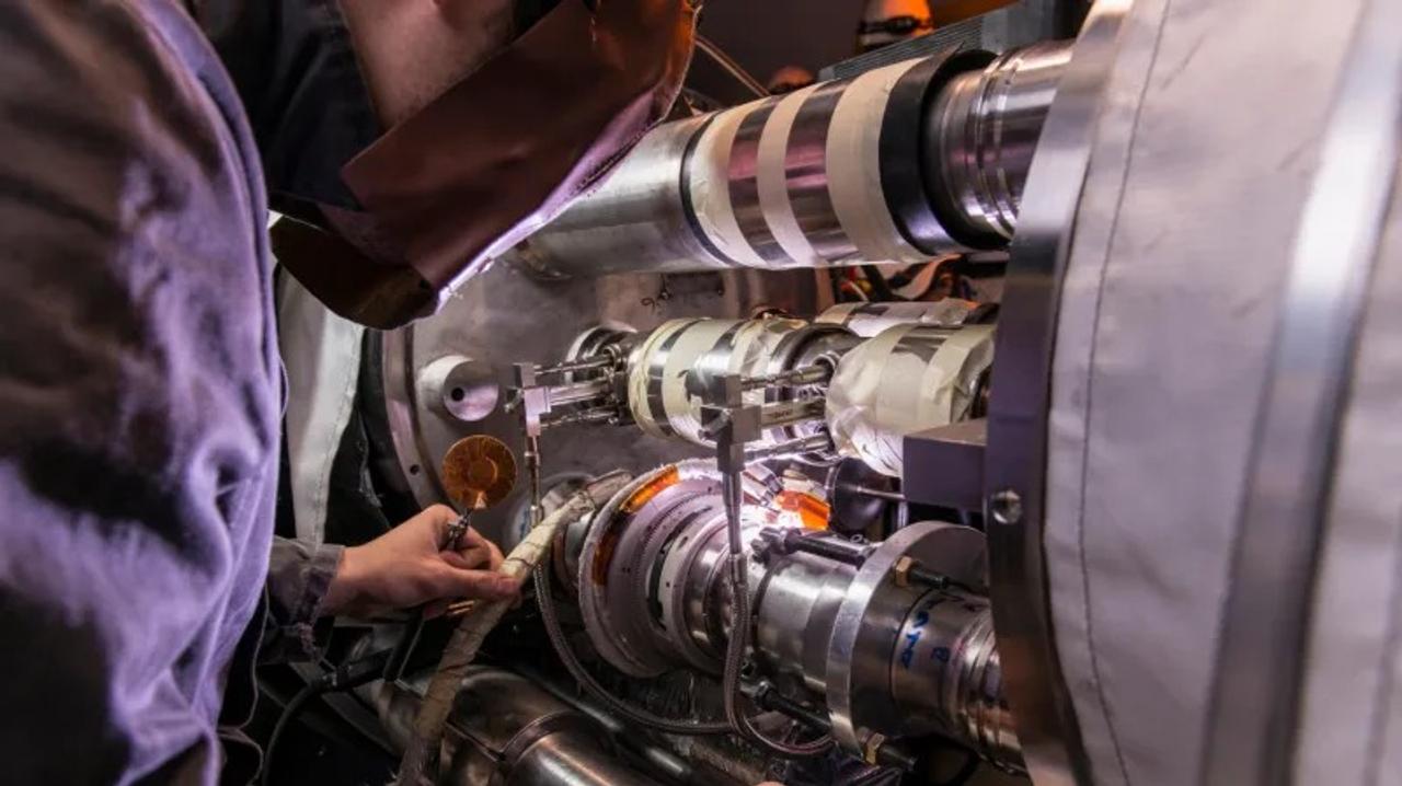 新粒子発見に期待！ 大型ハドロン衝突型加速器が2年間改装工事へ