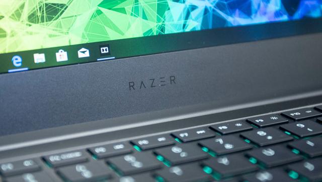 181210-razerbladestealth-11