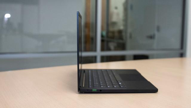 181210-razerbladestealth-12