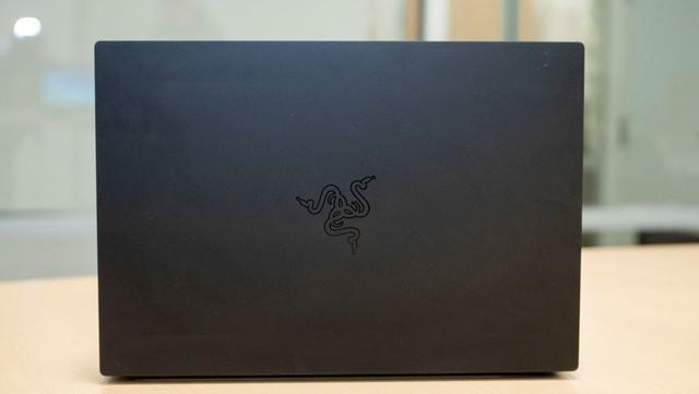 181210-razerbladestealth-3