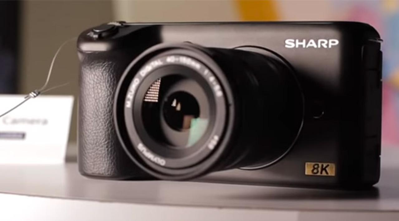 ついにこのサイズの8Kカメラが...えええっ!? シャープが作るの!? #CES2019