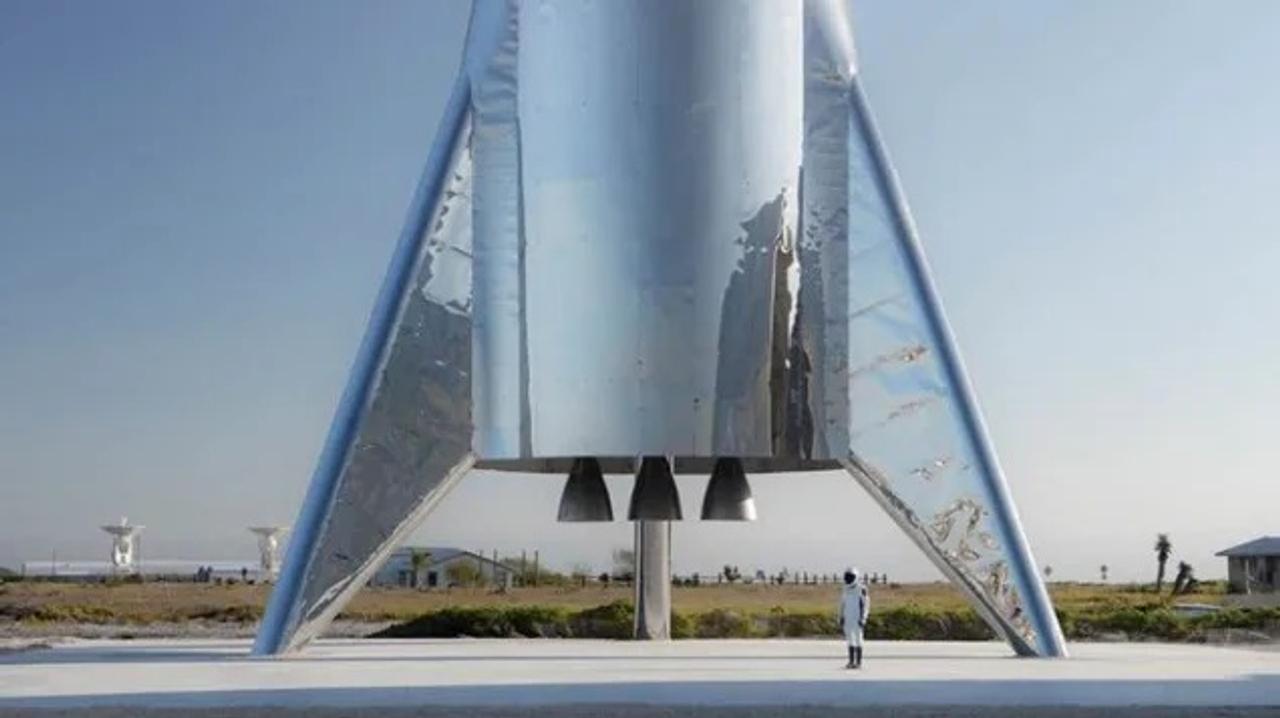 SpaceXのギンギラ｢テスト・ホッパー｣がテキサスの強風にあおられ転倒！
