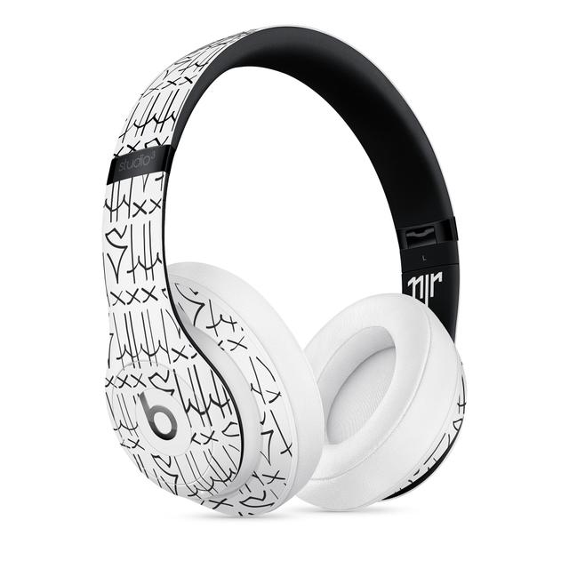 Beats x Mowalolaコラボヘッドフォン 肌寒い シルバー