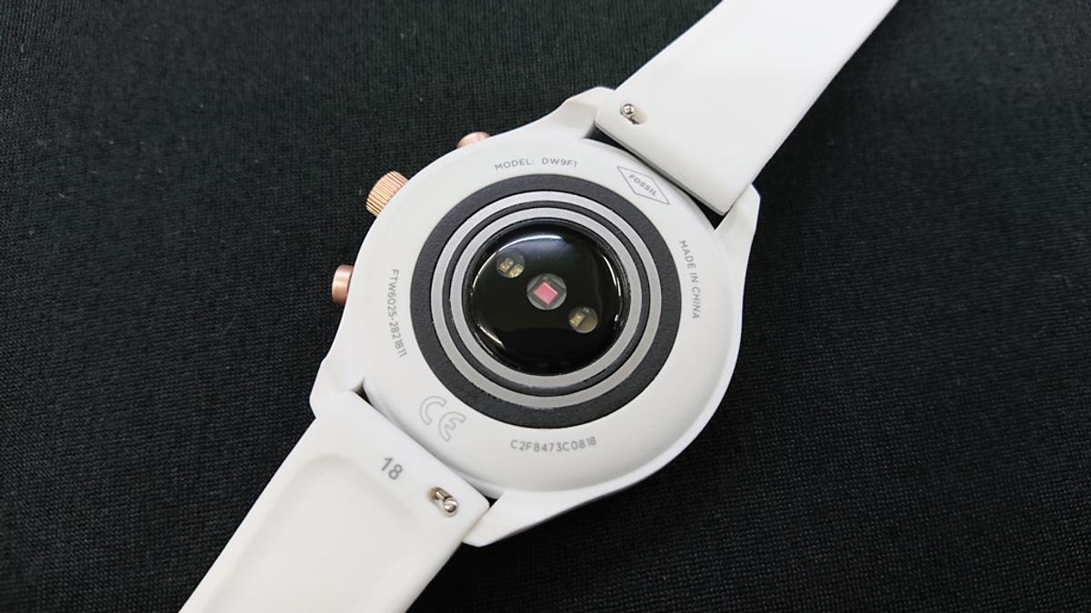 中身はフツーだけど、惚れ惚れするほどナイスなデザイン：Fossil Sport 