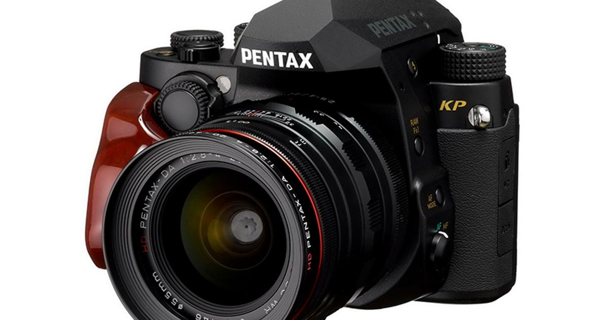 木製グリップが超カッコいい。一眼レフ「PENTAX KP」特別仕様がCP＋で 