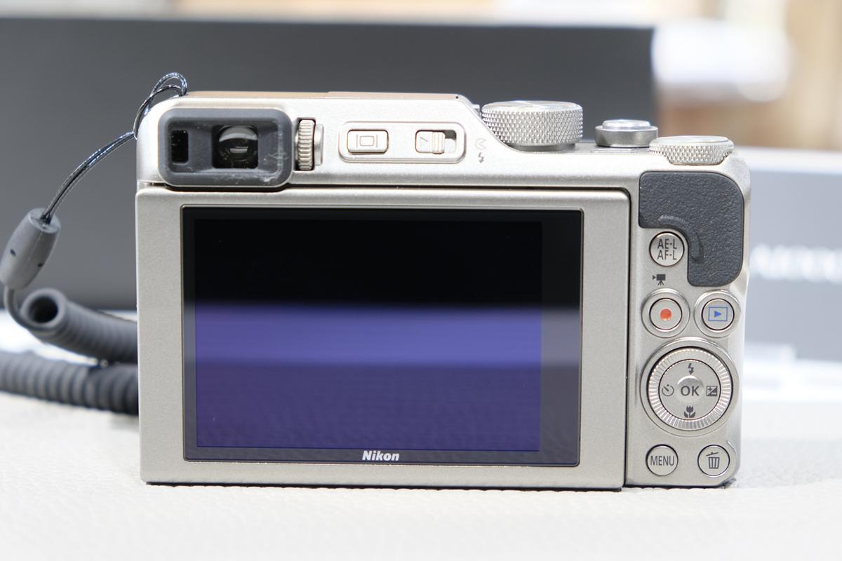 手のひらに光学35倍。ニコンの「COOLPIX A1000」、程よいサイズ感です 