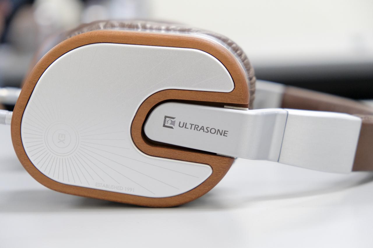 40万のヘッドフォンを聞いたら、お買い得かと一瞬思ってしまった。Ultrasone｢Edition15 Veritas｣ハンズオン |  ギズモード・ジャパン