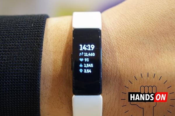Fitbitのフィットネストラッカー「Inspire HR」ハンズオン：小さくて 