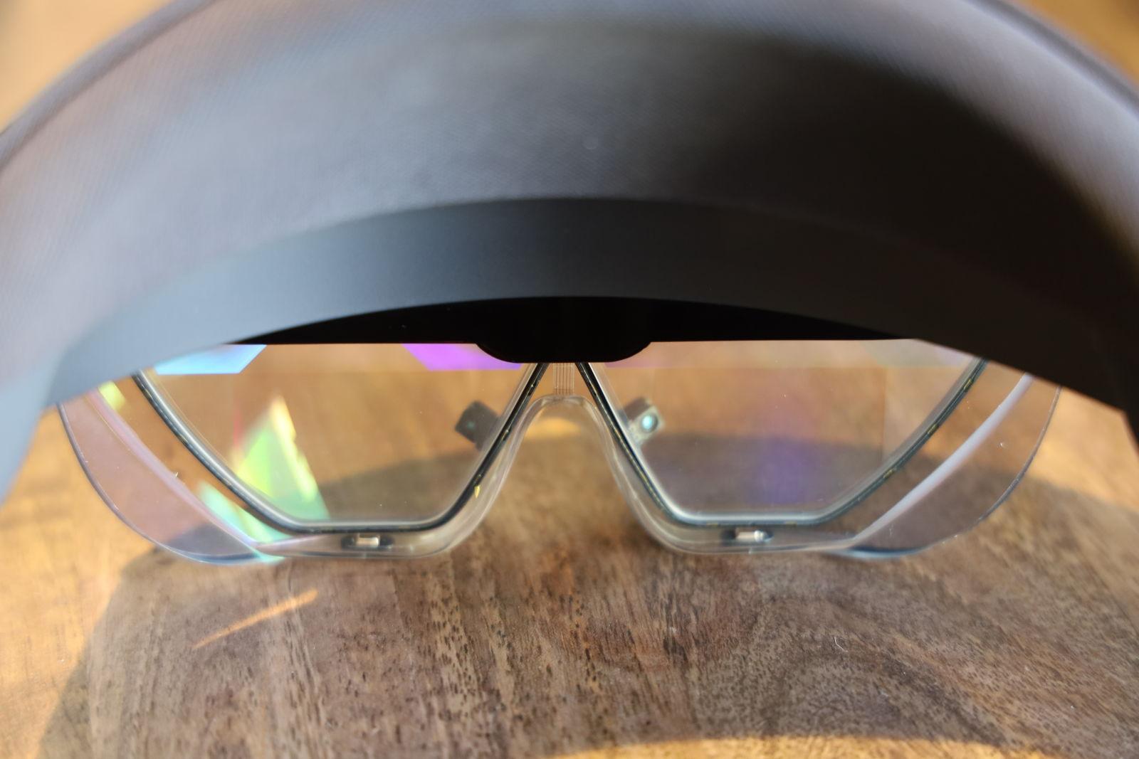 マイクロソフトの新MRヘッドセット「HoloLens 2」ハンズオン：課題と