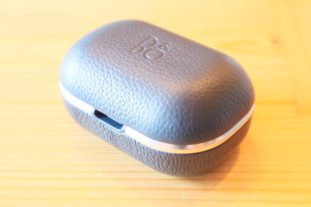 質感マシマシ。充電までワイヤレス化した「Beoplay E8 2.0 質感マシマシ。充電までワイヤレス化した「Beoplay E8 2.0