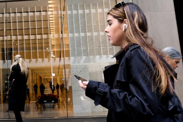 190325-airpods3