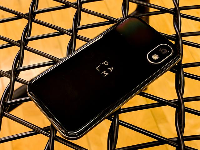 小さいスマホを探している人あつまれー Palm がsimフリーで日本上陸 ギズモード ジャパン