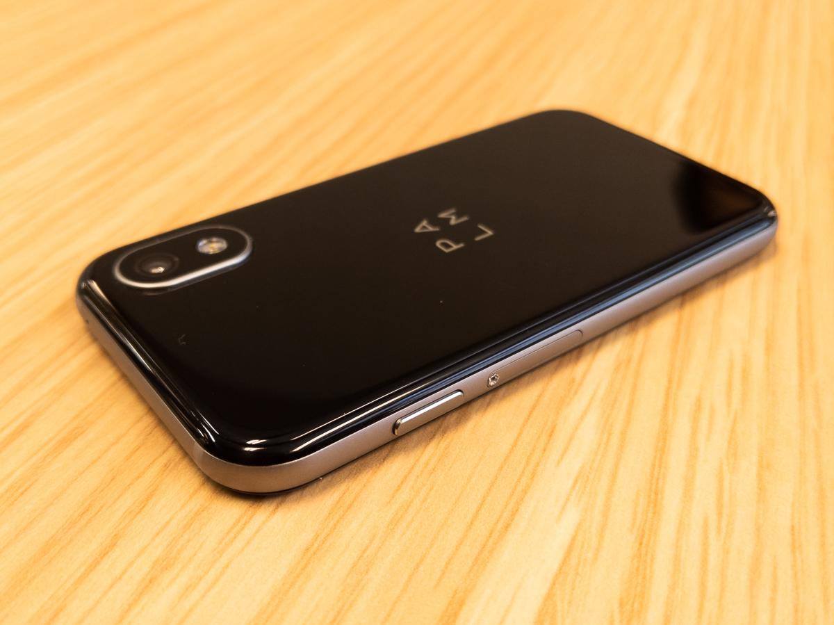 小さいスマホを探している人あつまれー! 「Palm」がSIMフリーで 小さいスマホを探している人あつまれー! 「Palm」がSIMフリーで