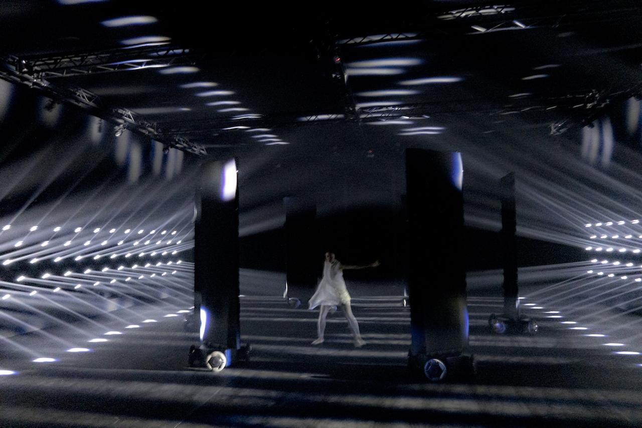 LEXUS×ライゾマティクスによる｢光とダンサーの共演｣。それを実現させたLEXUS最新のLED光テクノロジーとは？