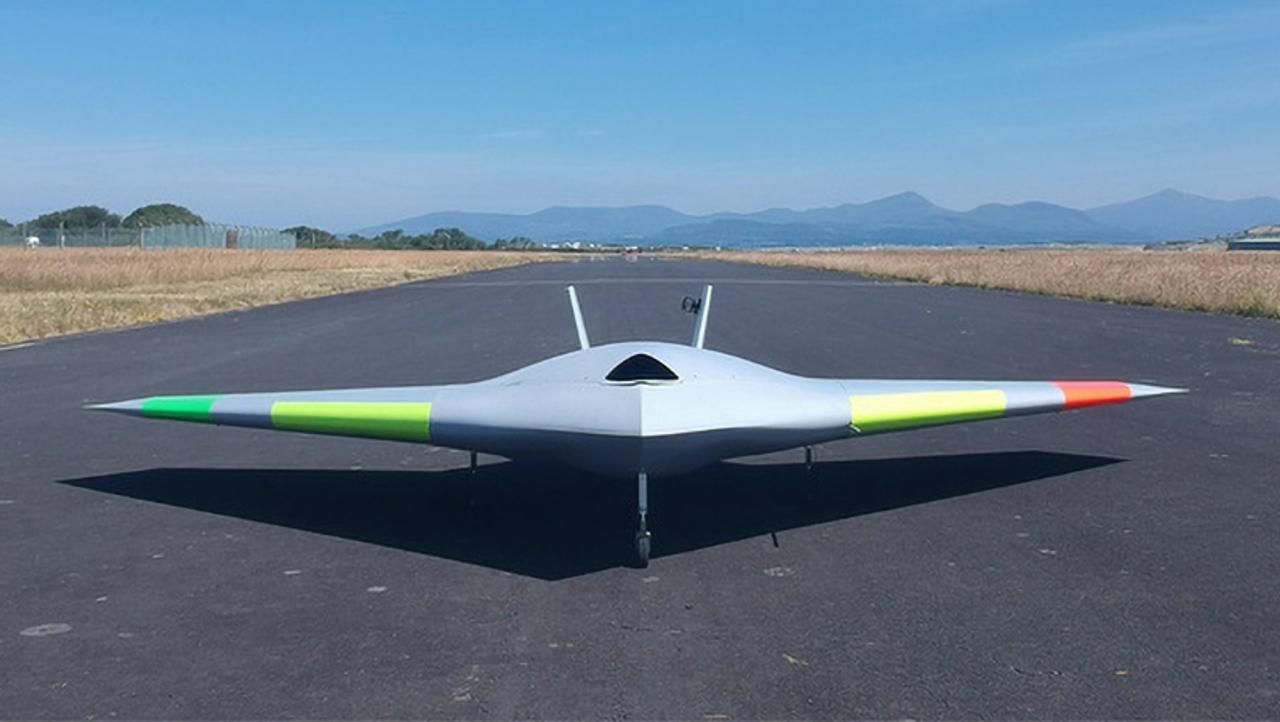 フラップがない無人航空機が完成。超音速のジェットで操縦