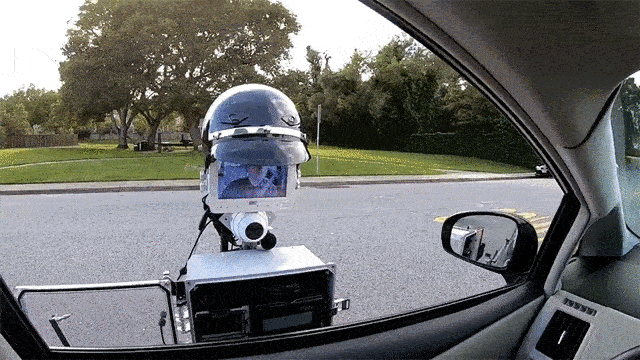 これなら不安なし。運転手から聴取する警察ロボットに期待