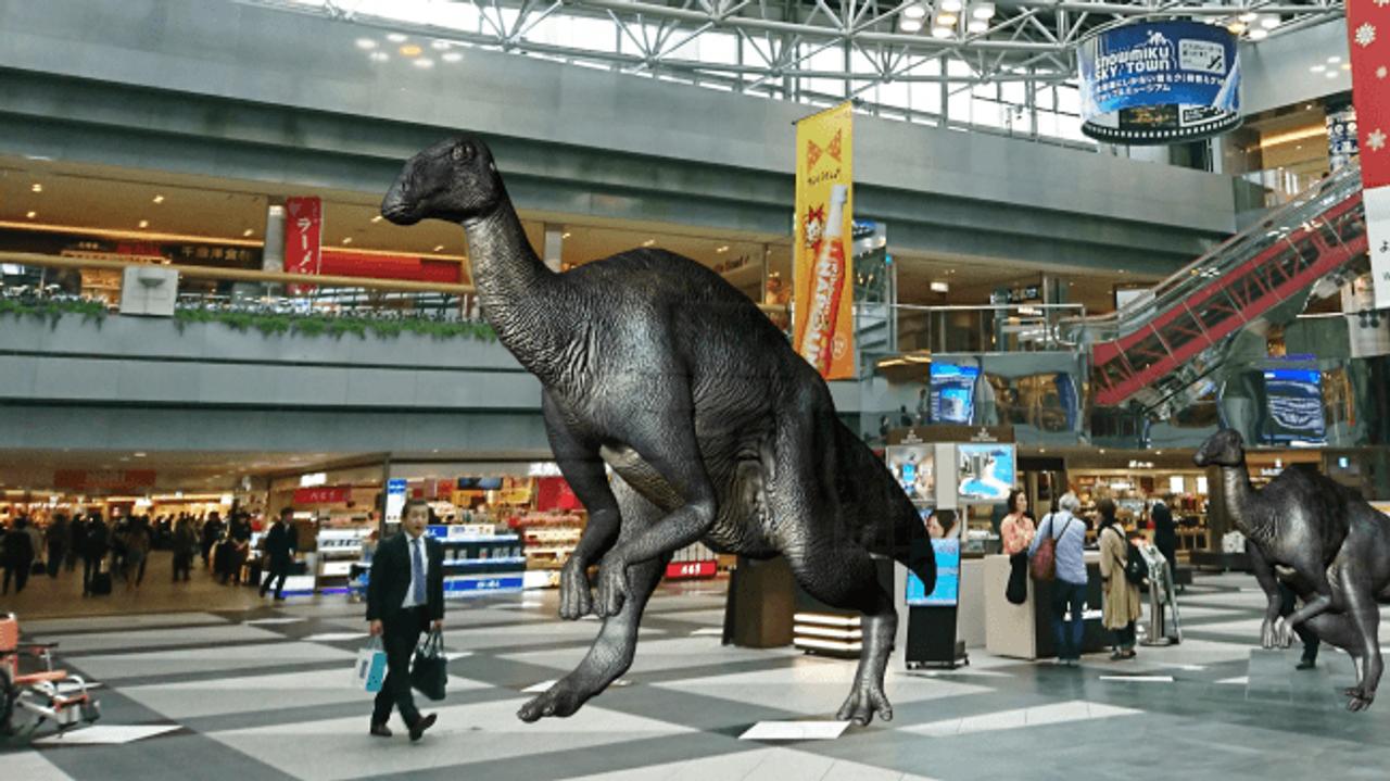おい、恐竜見ねぇか？ 新千歳空港でMRを使った旅行者誘導の実験がスタート