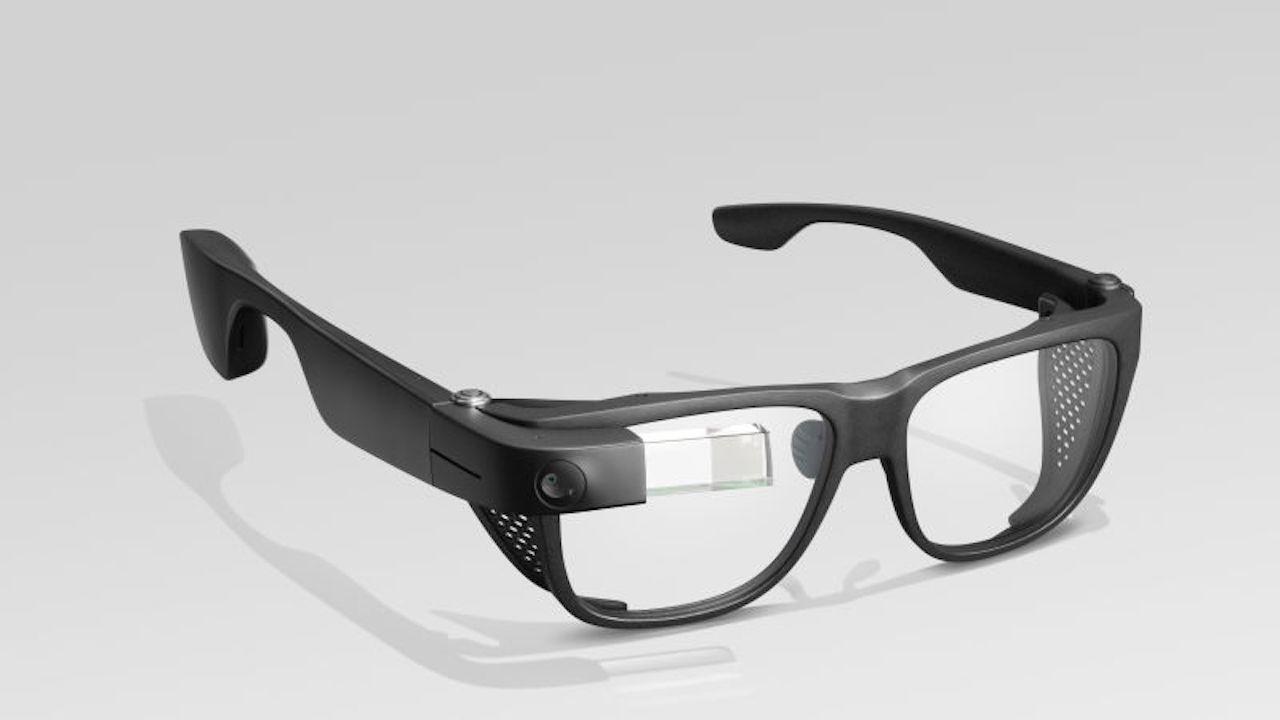 おかえりGoogle Glass！ 2年ぶりの新型はよりメガネらしく
