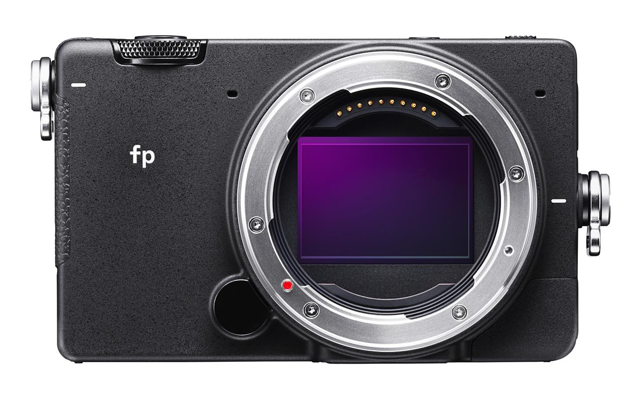 コンデジサイズのフルサイズミラーレスカメラ｢SIGMA fp｣が発表！ このコンセプト、アリすぎる