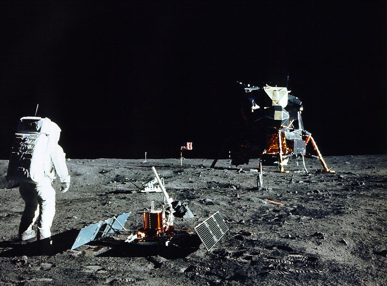 NASA月面着陸から50年。10万円で買った映像テープが約2億円で落札される