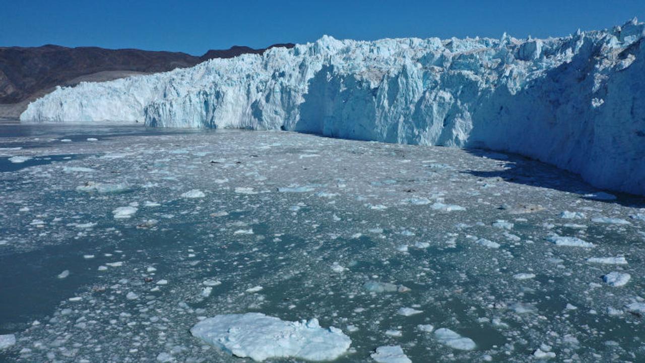 悪しき新記録。グリーンランドでは、たった1日で125億トンもの氷がとけていた