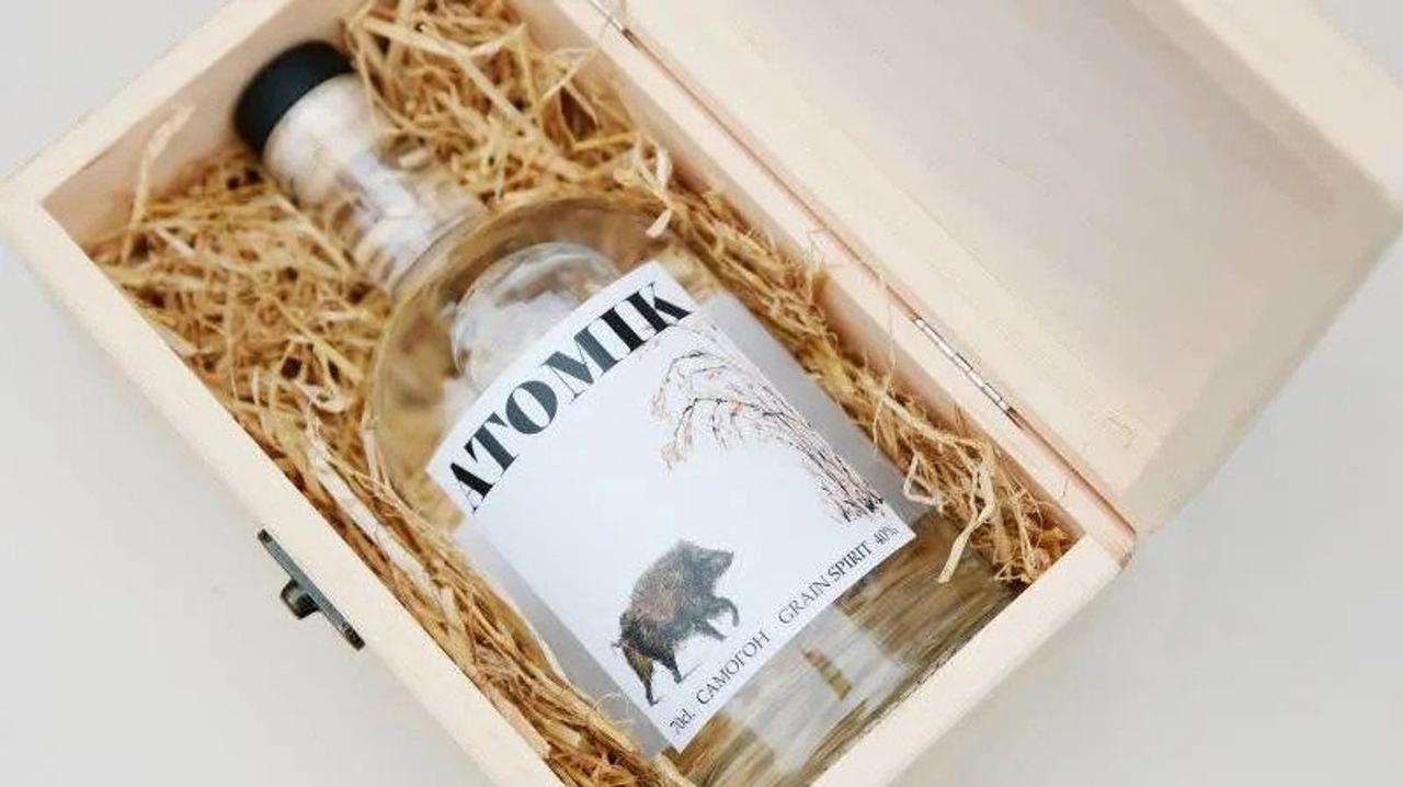 飲んでも安全。安全だよ。チェルノブイリで育てた穀類で作ったウォッカ｢ATOMIK｣