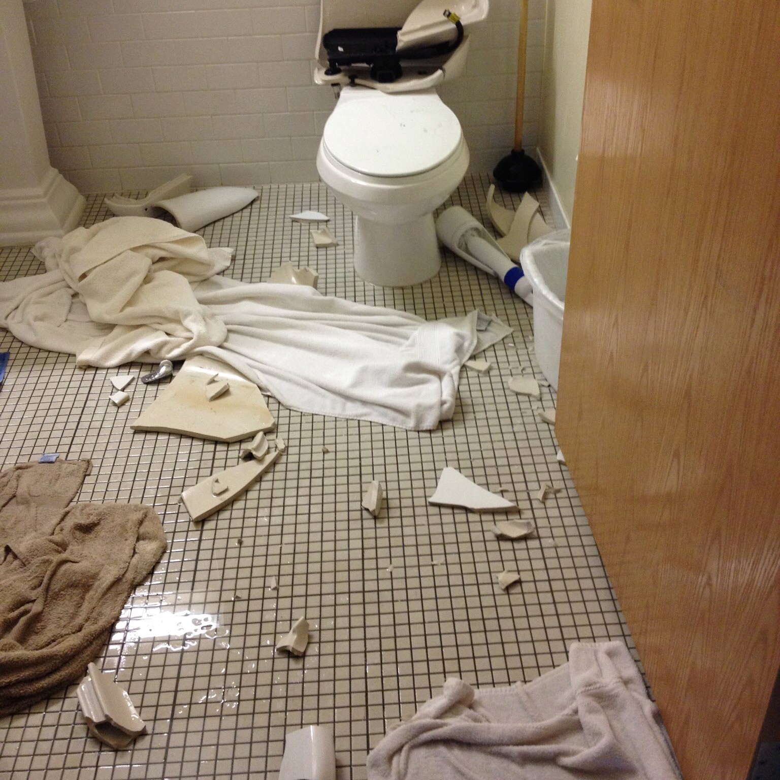 20190813-toilet-explosions-02