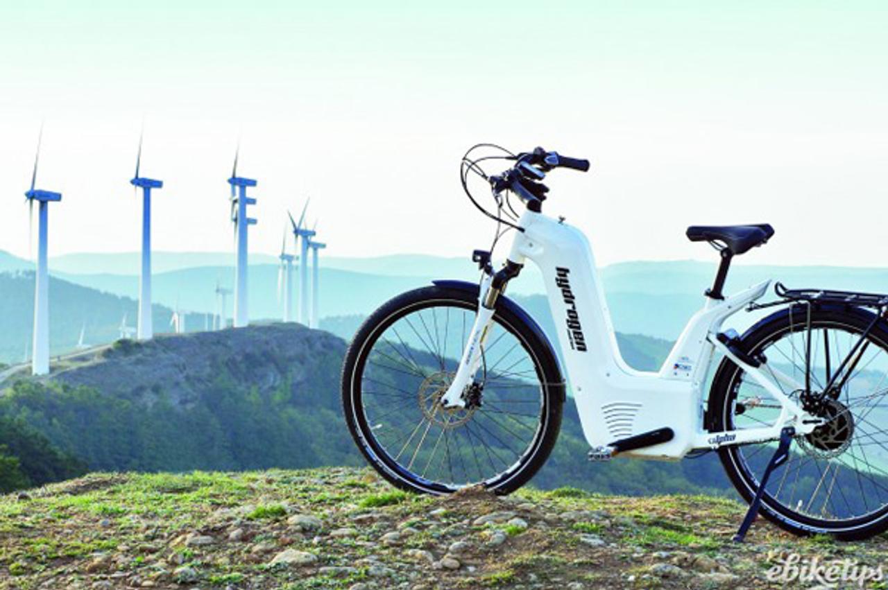 充電2分で150kmの距離を走る。水素を使った市場初の燃料電池アシスト自転車