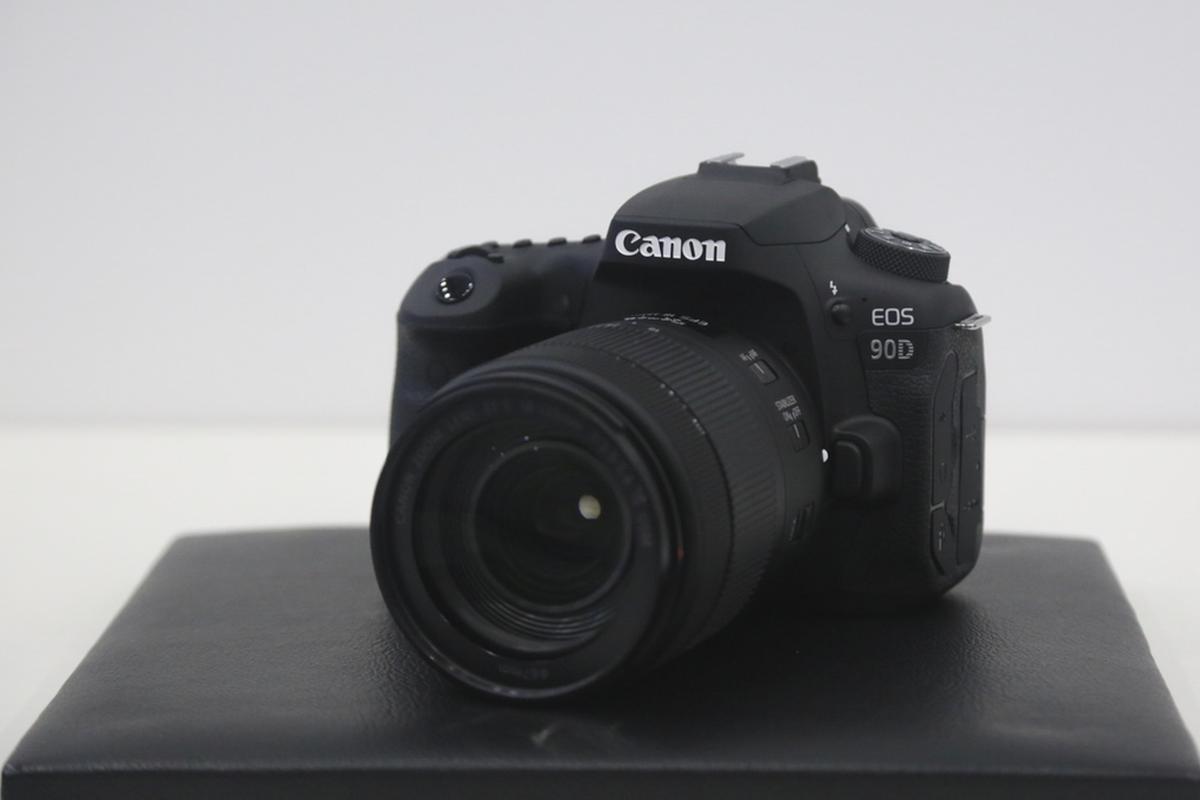 キヤノン「EOS 90D」ハンズオン：3000万画素超え！出し惜しみナシのAPS 
