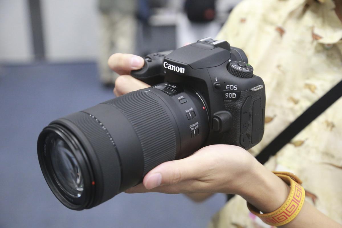 キヤノン「EOS 90D」ハンズオン：3000万画素超え！出し惜しみナシのAPS 