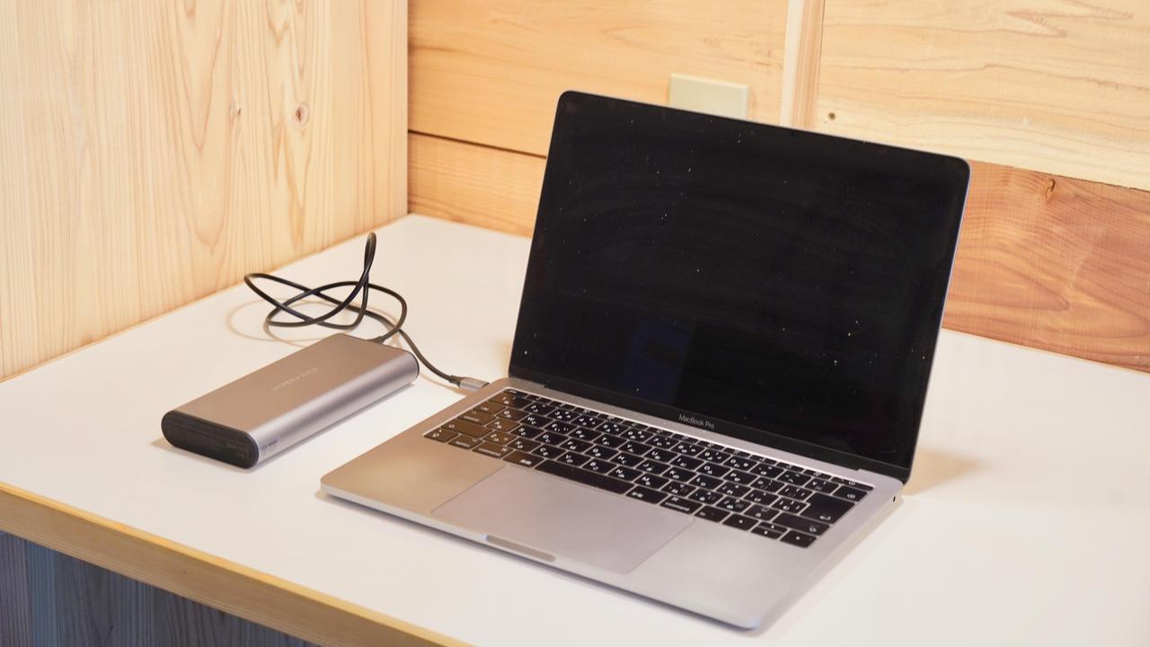 MacBook Proも充電できるモンスター！100W/27000mAhの大容量・高出力
