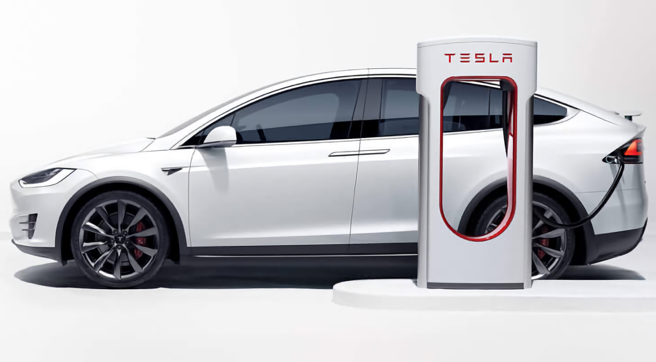 Teslaのスーパーチャージャー、ハワイ3日分の電力を1ヶ月で給電