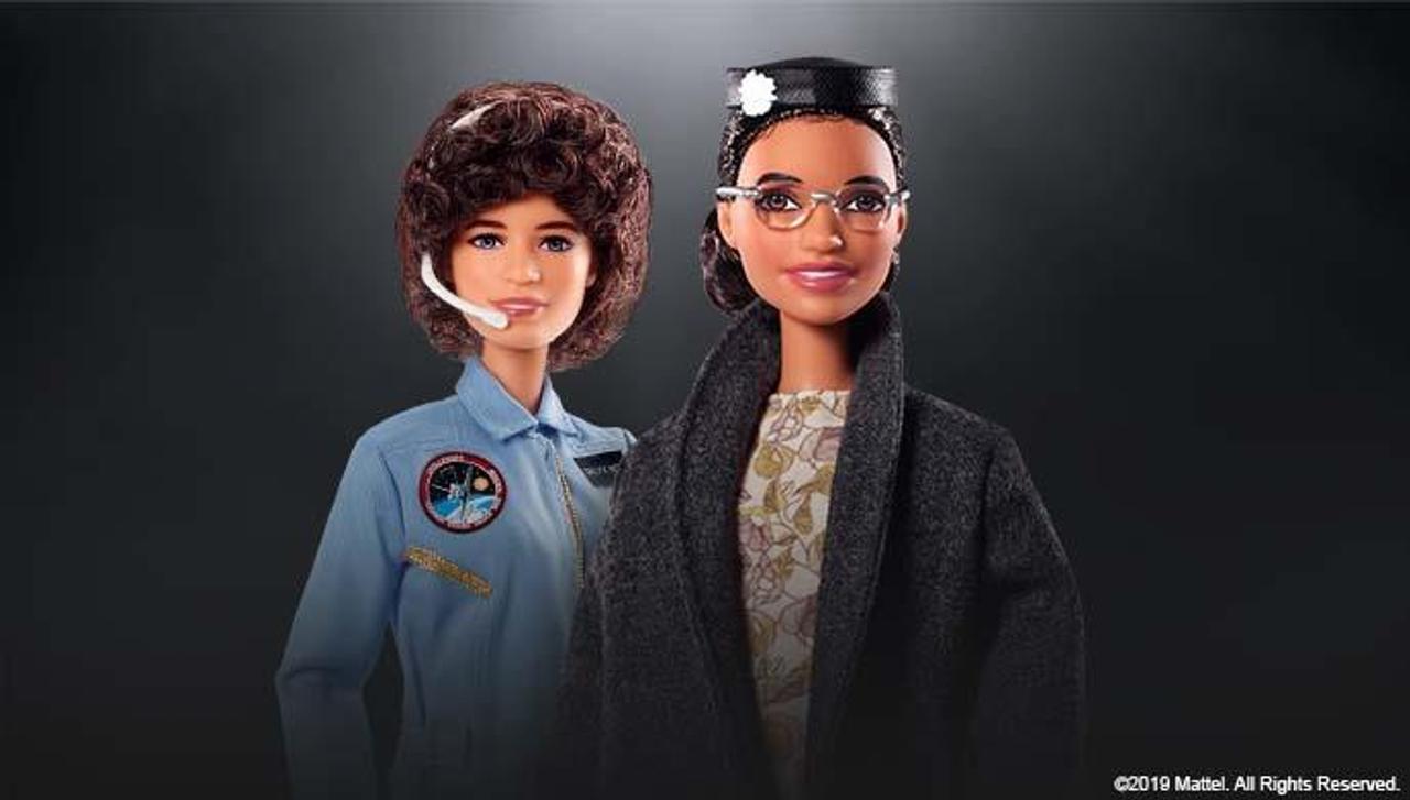 女性宇宙飛行士のサリー・ライドと公民権運動活動家のローザ・パークス 