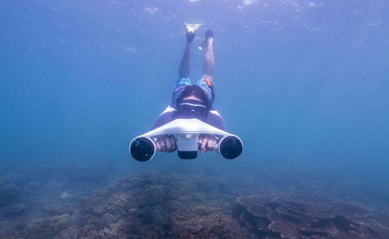 スーパーヒーロー気分で水中遊泳が楽しめる｢ASIWO TURBO Sea Scooter｣