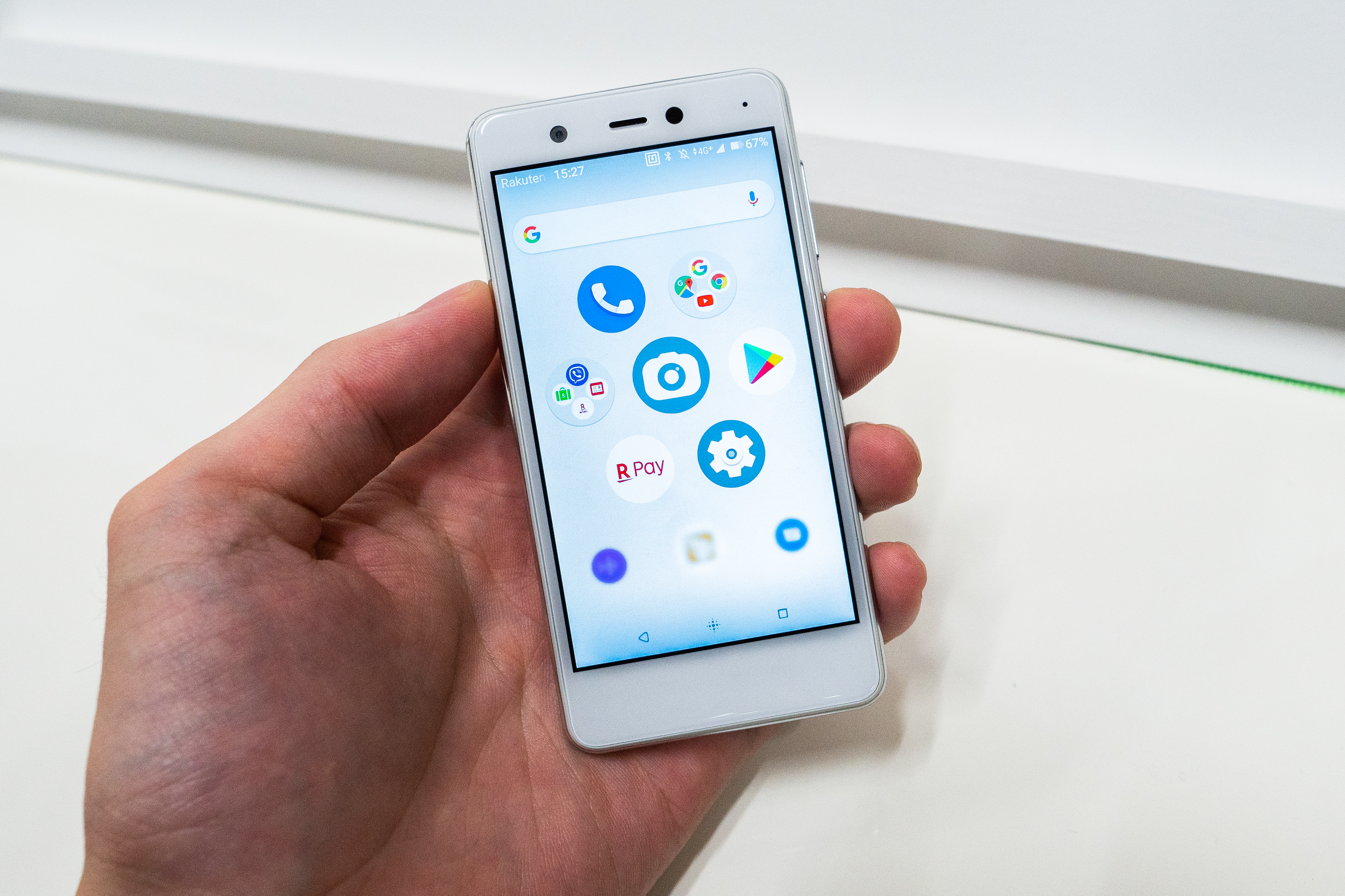 ASCII.jp：FeliCa対応の超小型スマホ「Rakuten Hand 5G」が