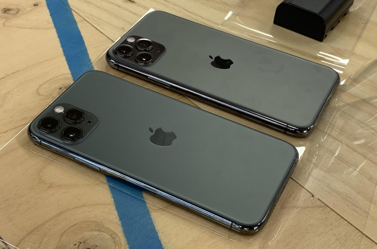 突然ですがiPhone 11 Proクイズです。これは「ミッドナイトグリーン