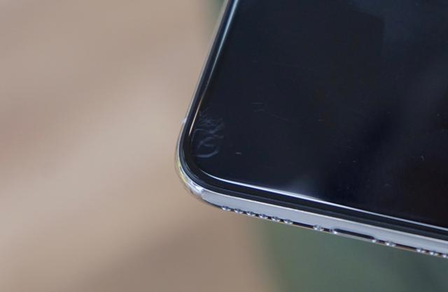 iPhone 11の画面を傷つけた原因がわかった。凶器は…iPhoneだ ...
