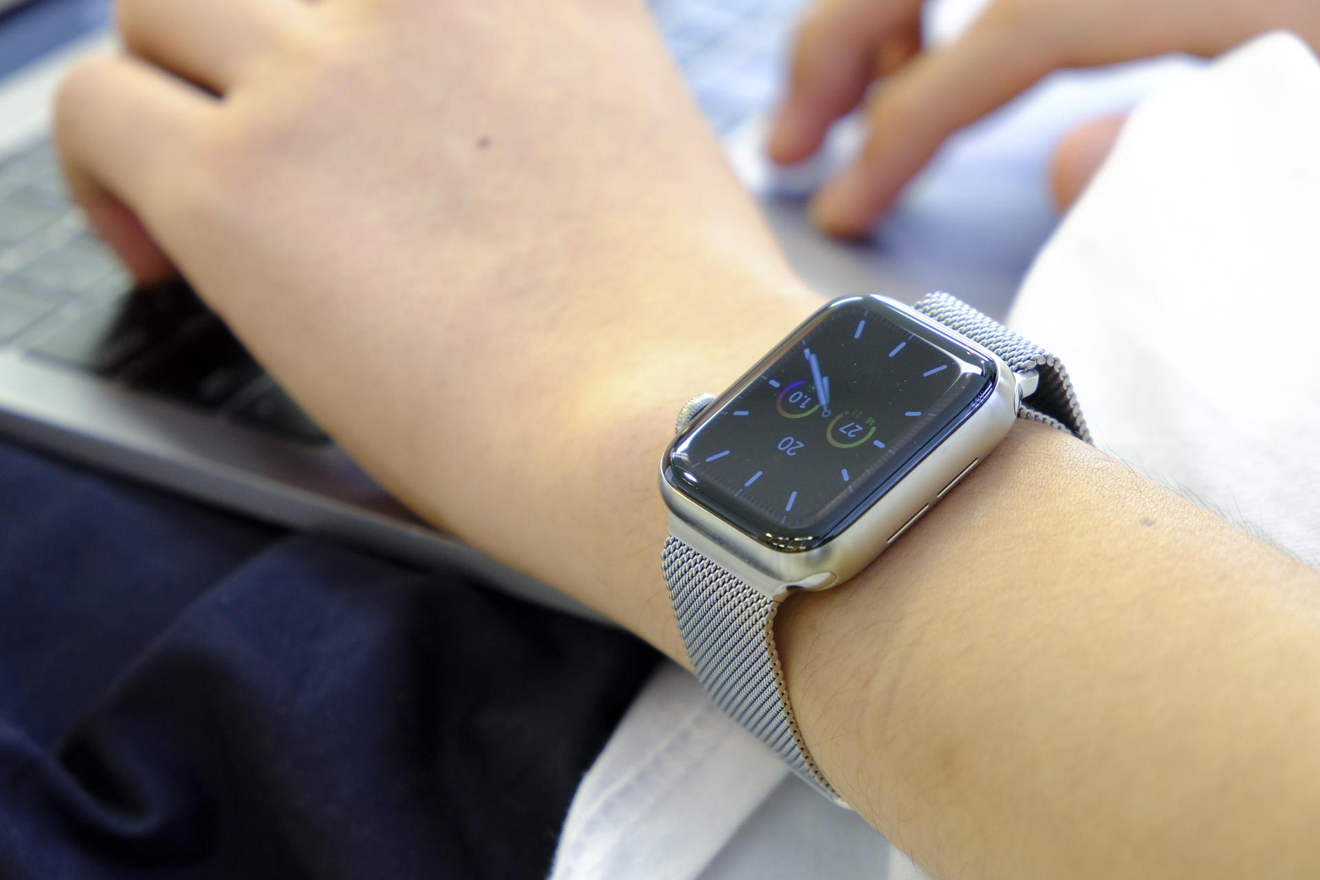 Apple Watch series5Editionチタニウム-