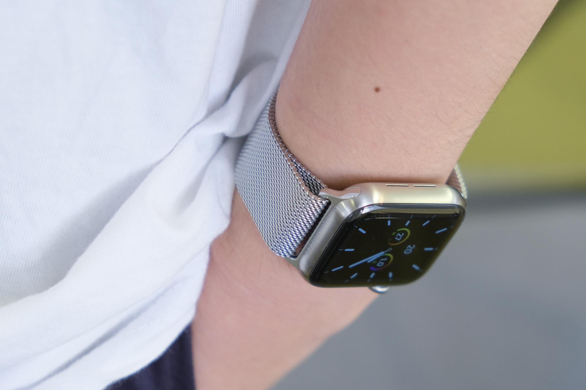 Apple Watch Series 5はチタンになったことで時計に近づいた。けれど 