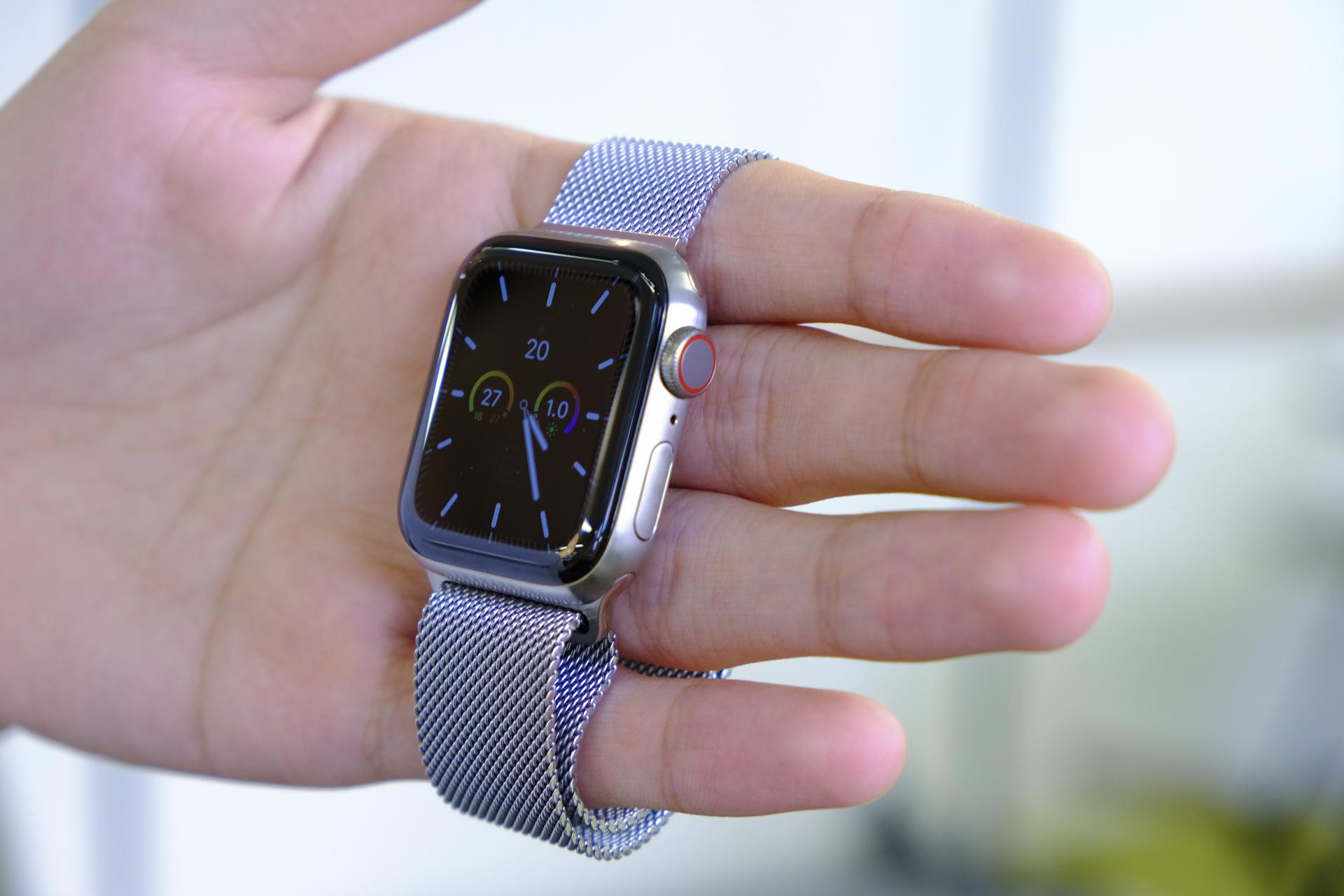Apple Watch Series 5はチタンになったことで時計に近づいた。けれど 