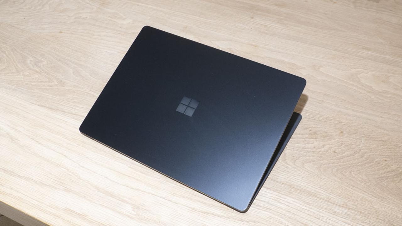Surface Laptop次モデルに搭載されるのはAMDプロセッサ？