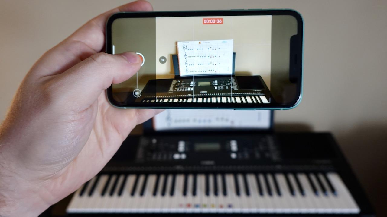 iPhone 11ウラ技：音楽かけっぱなしで動画が撮れます