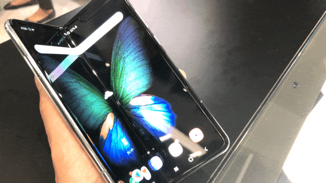 Galaxy Foldハンズオン：ハロー、折りたたみスマホ。僕らの未来を