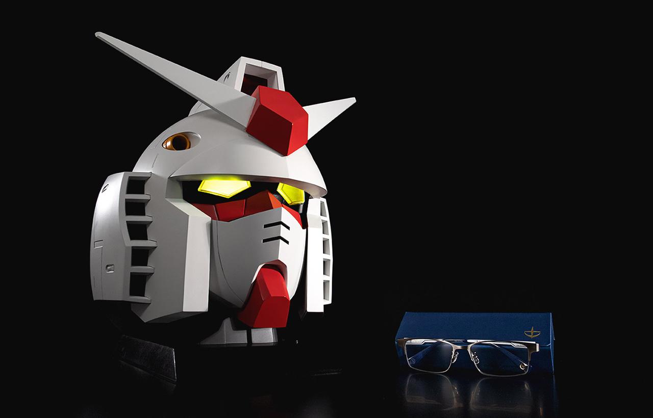 ガンダム　ヘッド　メガネケース　約35センチ ガンダムヘッド型メガネケース!? 1/7特大スケールで最大6本の