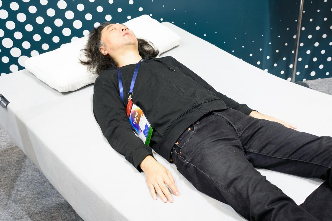 よりよい眠りには角度が重要。｢Active Sleep BED｣が異次元の心地よさ #CEATEC2019 | ギズモード・ジャパン