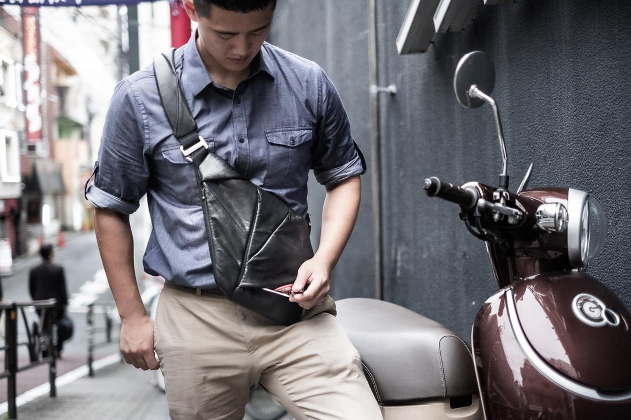 たった1.5cmの超薄型バッグ｢Baggizmo｣を使ってみた