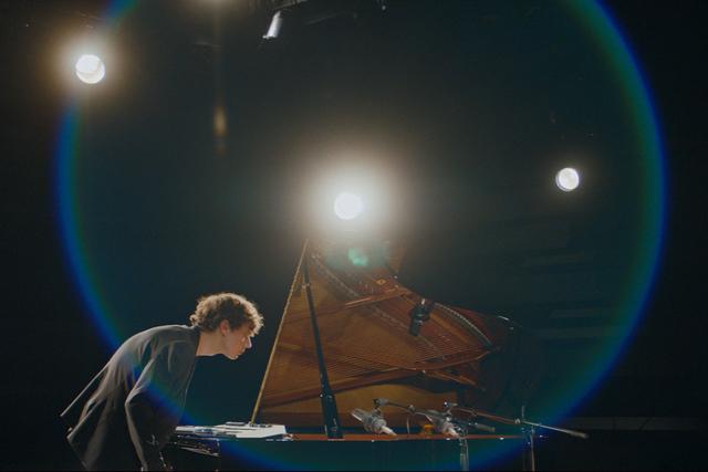 Glenn_Gould_AI_Generic_FullHD_071