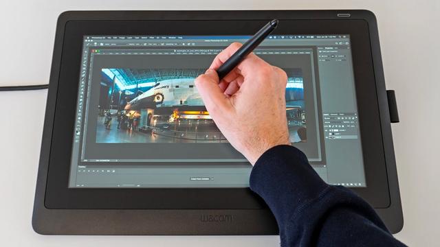 Adobe brings complete desktop Photoshop to iPad - IT基礎